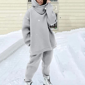 Nouvel Arrivage Survêtement Femme en Coton French Terry avec Logo Personnalisé Imprimé, comprenant un Hoodie Court Style Streetwear et un Pantalon de Survêtement Ample Taille Haute - Product Image 1