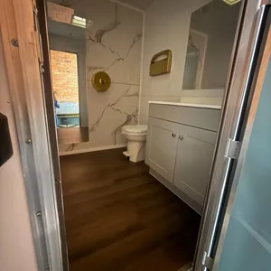 Remolque de baño móvil en venta - Product Image 2