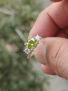Anillo de Tres Piedras de Moissanita Verde de 2 Quilates, Corte Redondo, Plata 925 Original, Joyería Sorpresa para Amigos - Product Image 2
