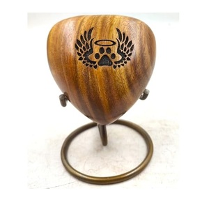 Urna Funeraria Tradicional de Madera en Forma de Corazón, Recipiente Conmemorativo para Cenizas, Elaborada con Acabado Mate Decorativo y Suave - Product Image 1