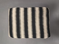 Tissu en crochet noir et blanc en gros, motif chevron rayé horizontal épais pour vêtements et articles d'ameublement
