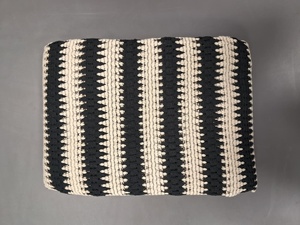 Tissu en crochet noir et blanc en gros, motif chevron rayé horizontal épais pour vêtements et articles d'ameublement - Product Image 2