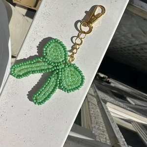 Llavero de Moda Único Hecho a Mano con Cuentas, Diseño Artesanal Colorido, Regalo Perfecto, Portátil - Product Image 1