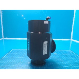 วาล์วปรับมุมแบบลมนิวแมติก VAT 26334-KA11-1001/0077 ใช้แล้วตามสภาพเดิม อะไหล่อุปกรณ์เซมิคอนดักเตอร์รุ่นเก่า - Product Image 3