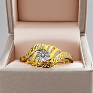 แหวนทองสองสีน้ำหนักเบาพิเศษ |   ลายดอกไม้แบบหยัก |   เครื่องประดับน้ำหนักเบา 1.360 กรัม - Product Image 2