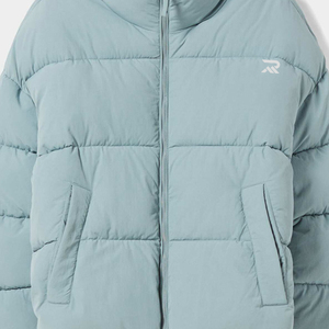 Chaqueta Acolchada Azul Claro con Cuello Alto, Bolsillos con Cremallera, Resistente al Viento, Abrigo Casual de Invierno, Corte Regular, Relleno de Poliéster - Product Image 2