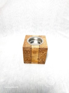 Brûleur d'encens religieux artisanal en bois de manguier écologique avec gravure laser, diffuseur aromatique et insert métallique toutes saisons - Product Image 1