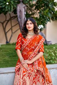 Vestido de novia de diseñador con bordado elaborado con zari, dori y hilo, lehenga de seda premium con blusa y dupatta de trabajo elaborado. - Product Image 3