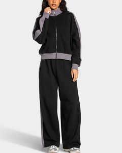 Survêtements pour femmes en deux pièces, veste de football noire à fermeture éclair personnalisée OEM et pantalon de jogging à jambes larges avec rayures, vêtements de sport respirants - Product Image 1