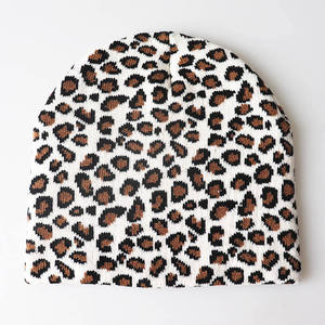 Gorros de punto jacquard acrílicos unisex con logotipo personalizado disponibles a bajo precio - Product Image 4