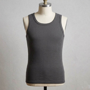 เสื้อกล้ามถักคอโอเวอร์ไซส์สีเทาเข้มสำหรับผู้ชาย คุณภาพสูง ขายส่ง สไตล์ลำลอง สีพื้น ผ้าเจอร์ซีย์คอตตอน 100% - Product Image 1