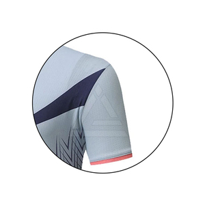 Conjunto de camiseta y pantalones cortos de tenis personalizados para hombre, uniforme que absorbe la humedad para clubes, escuelas y jugadores profesionales de tenis. - Product Image 3