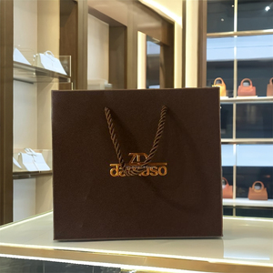 Bolsas de papel de lujo exclusivas de calidad superior Regalos de diseñador con estilo para joyería Cosméticos Marca personalizada elegante - Product Image 5