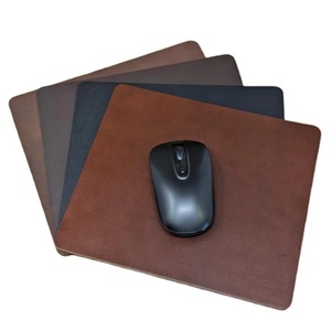 Tapis de souris en cuir pleine fleur fait main Al-Amir - Accessoire de bureau haut de gamme fait main, impression UV, surface lisse - Product Image 1