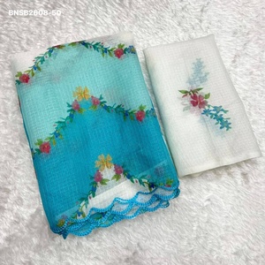 สินค้ามาใหม่ ผ้าไหมโกต้าลายตาราง พร้อมลายพิมพ์ดิจิทัลลายดอกไม้ และขอบลายสแกลลอป ชุดส่าหรีพร้อมเสื้อคลุม ผู้จัดจำหน่ายทั่วโลก - Product Image 1