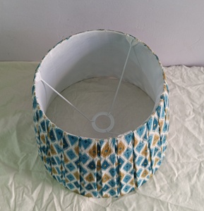 Production de grande capacité, produisant des abat-jour doux de qualité supérieure avec des dimensions, des tissus, des couleurs et des designs personnalisés, avec douille E27. - Product Image 6