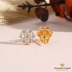Boucles d'oreilles clous en or massif 14 carats pour femme, serties de sept diamants CVD de laboratoire, taille ronde, couleur D-E-F, clarté VVS-VS, 2,50 carats au total, motif floral. - Product Image 3
