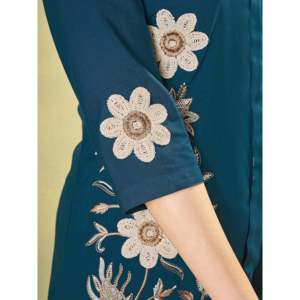 ชุดเซ็ตผ้าเรยอนปักลายสำหรับผู้หญิง - Product Image 3