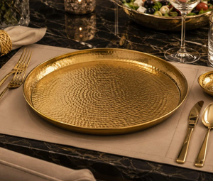 Plateaux de service en métal doré pour services de traiteur d'événements spéciaux et présentation élégante de buffet avec une qualité supérieure - Product Image 1