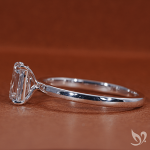 Bague solitaire en diamant de laboratoire taille émeraude de 1,00 carat en or massif 18 carats |   Bague de fiançailles, d'anniversaire et de mariage certifiée IGI - Product Image 4