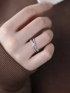 Bague en argent 925 pour femme avec moissanite ronde brossée et bande torsadée – Cadeau de promesse pour elle - Product Image 3