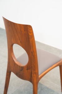 Silla de Comedor Moderna de Madera Maciza de Fresno con Acabado en Nogal, Construcción con Encaje de Espiga y Tenón, para Cocina y Comedor, PISANO, Venta al por Mayor en Vietnam - Product Image 2