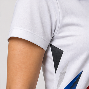 Polo pour femme personnalisé blanc, rouge et bleu roi à coupe angulaire, séchage rapide, respirant, manches courtes, uniforme de golf performant WPS-0888 - Product Image 6