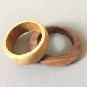 Bracelet jonc personnalisable en bois naturel éco-responsable sculpté à la main avec perle, design religieux tendance, à suspendre au mur, pour femmes et filles - Product Image 6