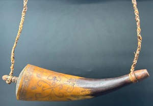 Correa de Cuero de Color Natural con Polvo de Cuerno de Búfalo Ecológico Hecho a Mano por ILAHI, Arte Folclórico Rústico Coleccionable, Novedad de Halloween - Product Image 2