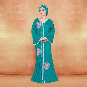 Kaftan en rayonne brodé avec motifs floraux, détails de dentelle sur le devant, manches évasées, accent plissé doux et longueur au sol - Product Image 1