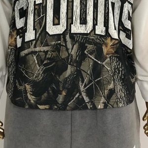 Camiseta de Manga Corta con Camuflaje Endless Studios para Hombre, Estilo Urbano, Cuello Redondo, Estampado, Corte Regular, Ribete en Contraste - Product Image 5