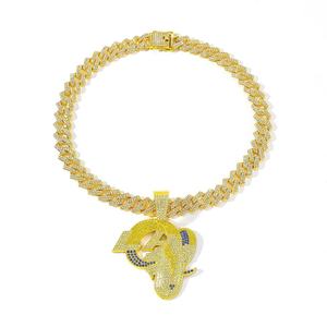 Pendentif Vache en Argent 925 Plaqué Or avec Pierres Moissanite, Breloque Animale Thème Hip Hop pour Homme, Usage Quotidien - Product Image 3