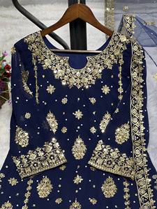 Presentamos el Nuevo Estilo de Kurti Elegante de 3 Piezas con Plazzo y Dupatta en Georgette Sintética de Secado Rápido, Ideal para Fiestas, con Hermosos Detalles - Product Image 4