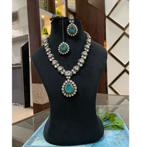 สร้อยคอทองเหลืองชุบทองคุณภาพพรีเมียมสุดหรู พร้อมต่างหูและชุดติกก้า สำหรับงานแต่งงาน - Product Image 1