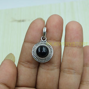 Collar con Colgante Redondo de Ónix Negro en Plata de Ley 925, Hecho a Mano, con Engaste de Plata Oxidada, Joyería con Piedra Preciosa Natural para Ella - Product Image 3