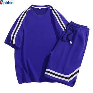 Conjunto de pantalones cortos personalizados para hombre, nuevo conjunto de verano a la moda con rayas, conjunto de pantalones cortos modernos para hombre, de manga corta, cuello redondo, holgado, estilo estudiantil. - Product Image 1
