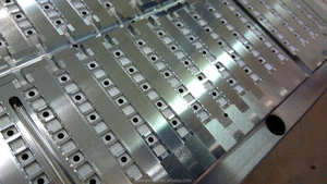 Servicios de Electroerosión por Hilo para Moldeo de Semiconductores con Precisión CNC |   Piezas de Acero para Herramientas y Acero Inoxidable |   Acabado de Espejo Ra 0.01 | - Product Image 3