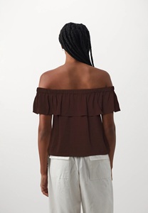 Crop top premium pour femme, épaules dénudées, manches longues, style décontracté, coupe ample, matière respirante. - Product Image 5