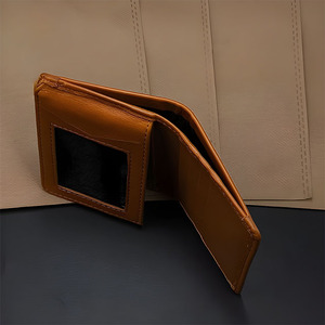 Portefeuille à trois volets couleur beige clair, avec fenêtre d'identification pratique, poche en maille transparente, plusieurs emplacements pour cartes, produits utiles en gros pour hommes - Product Image 3
