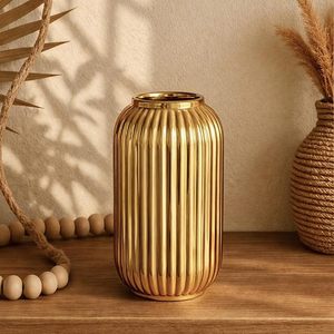 Vase de table en céramique mat côtelé doré, fait main, style nordique floral, moderne et minimaliste, pour décoration de mariage - Product Image 1
