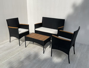 4P00077 Juego de Muebles de Jardín de Ratán para Exteriores, Mesa de Centro y Sillas, Mimbre Negro, Madera de Acacia, Cojines Blancos Crema, Directo de Fábrica en Vietnam - Product Image 1