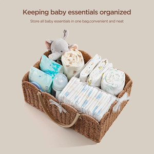 Organizador de pañales de hierba marina natural con asa, cesta para guardería con diseño festoneado, hecho a mano en Vietnam - Product Image 3