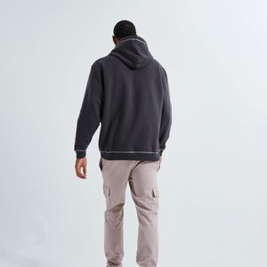 Sweat à capuche personnalisé pour homme, surpiqûres contrastées, coupe oversize, coton lourd 400 GSM, gris anthracite, coutures apparentes, style streetwear, coupe carrée - Product Image 2