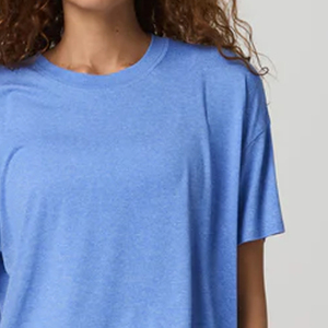 T-shirt imprimé pour femmes, tendance inspirée / Vêtement décontracté, couleur unie avec logo personnalisé, design oversize, T-shirt femme, mode avant-gardiste - Product Image 4