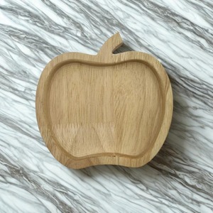 Assiette en bois en forme de sapin de Noël, idéale pour servir des paniers-cadeaux festifs et décorer une table de fêtes élégante, provenant d'Inde. - Product Image 2