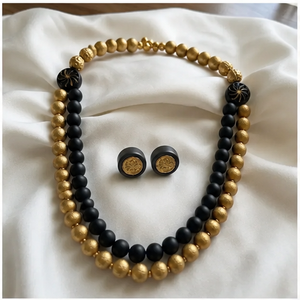 Parure de collier vintage noir et or en pierre de lave perlée avec boucles d'oreilles - Bijoux de déclaration pour fêtes et mariages de la marque KOTTRAVAI - Product Image 1