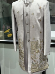 Sherwani Lila Premium para Hombre, Bordado Floral de Alta Calidad, Estilo Étnico para Bodas y Fiestas, Personalizable - Product Image 5