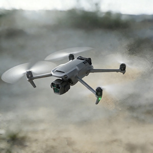 Mavic 3 Pro pour la photographie immobilière, triple objectif Hasselblad, O3+, 15 km, 43 min de vol, pack Fly More - Product Image 3