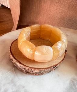 Bracelet jonc en résine au design personnalisé, bijoux en résine époxy avec fleurs naturelles, forme cœur, pierre diamant, cadeau de mariage ou de fête par f s i - Product Image 3