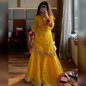Ensemble Anarkali brodé jaune avec dupatta rose, longueur ras du sol, tenue traditionnelle indienne et pakistanaise pour femme, coupe classique - Product Image 4